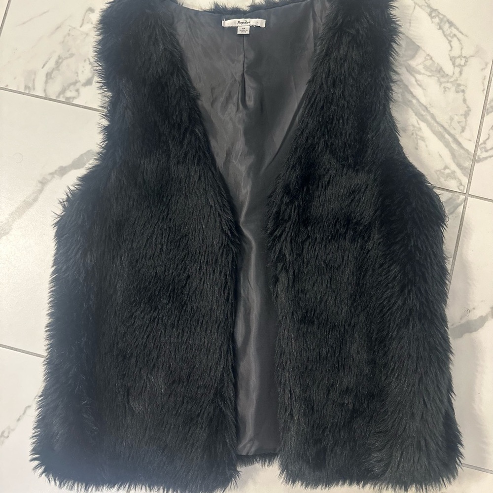 Papaya Black Faux Fur Vest - Sleek Sleeveless Layer